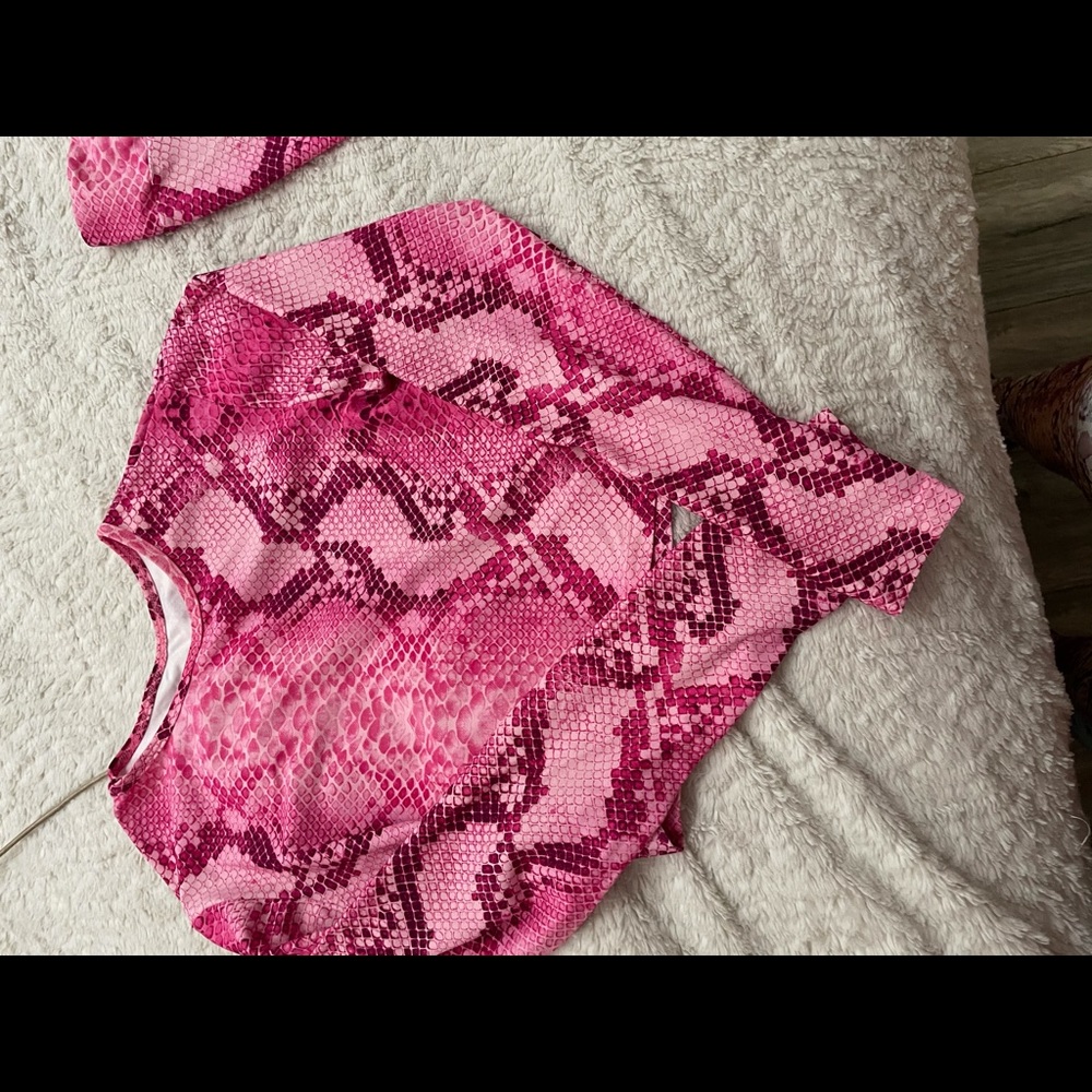 Lici fit Barbie boa long sleeve crop M